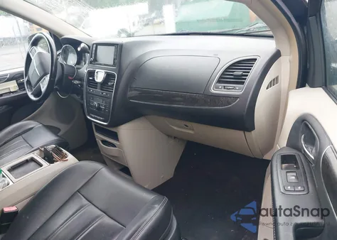 2014 Chrysler Town & Country Touring z USA, uszkodzony, nr VIN 2C4RC1BG5ER304467